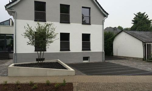 Pflasterarbeiten für Ihren Weg durchs Grüne