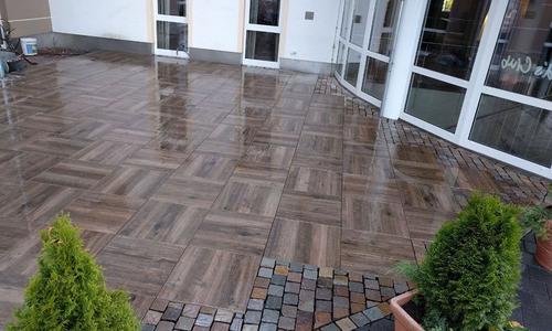 Pflasterarbeiten für Ihren Weg durchs Grüne