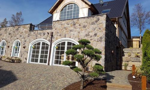 Pflasterarbeiten für Ihren Weg durchs Grüne