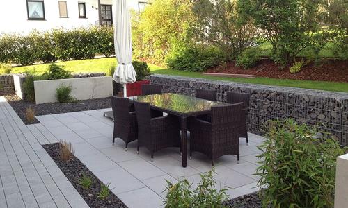 Pflasterarbeiten für Ihren Weg durchs Grüne